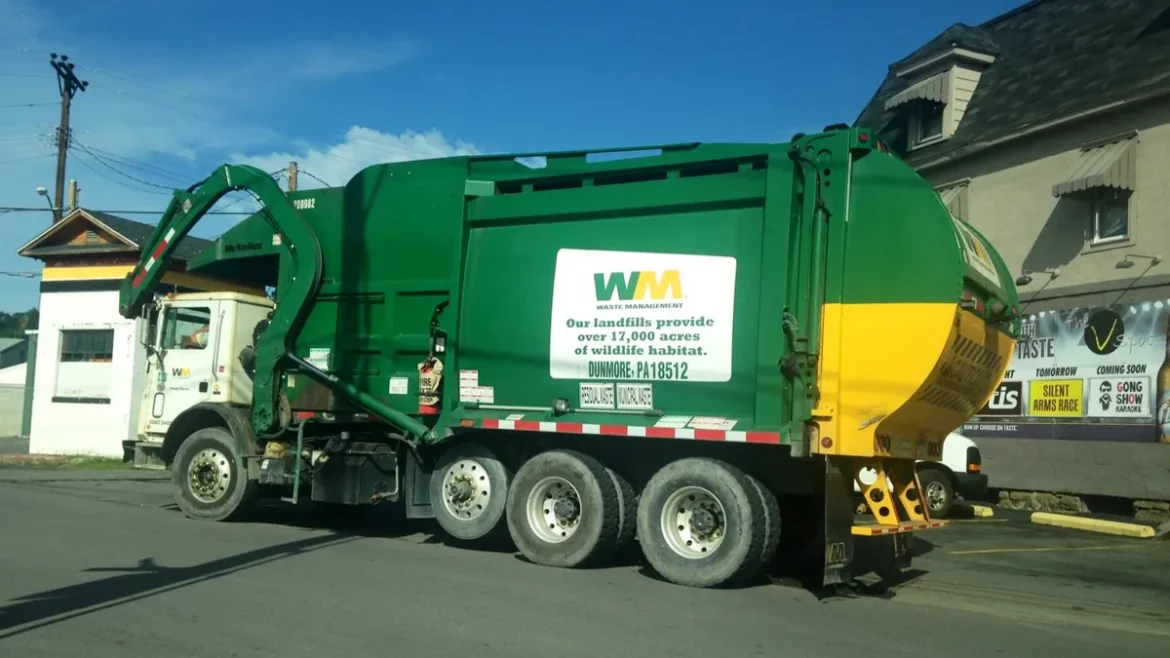 servicio de basura en Houston. Aprueban compra de camiones para recolección de basura 2025